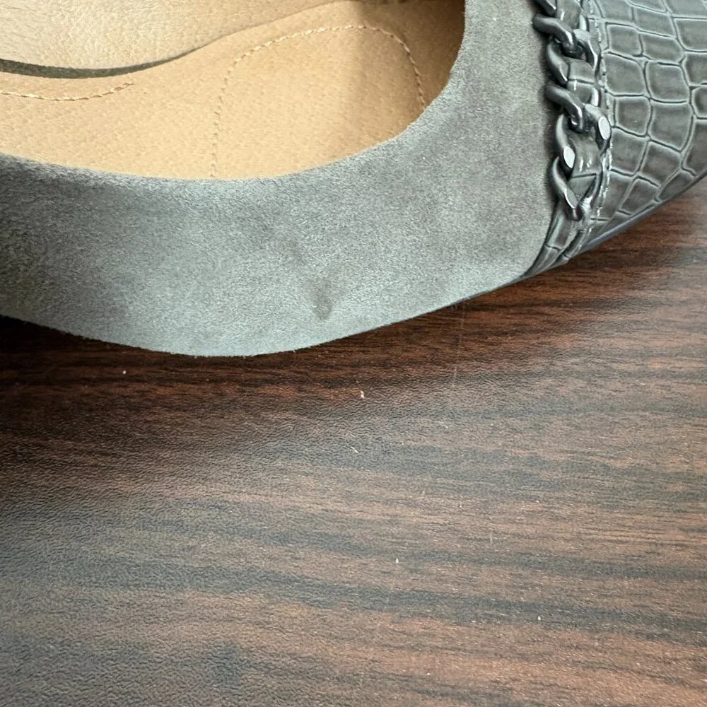 Tahari Monte Women's Block Heel Gray Suede & Faux Snakeskin Chain Accent Sz 7.5
